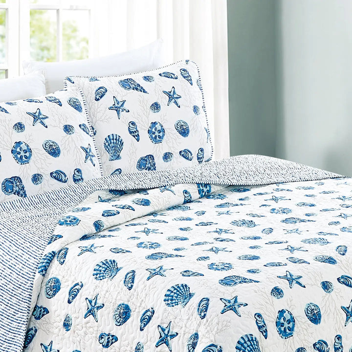 Bedding set with blue sea-themed pattern on white with blue stripe reverse pattern