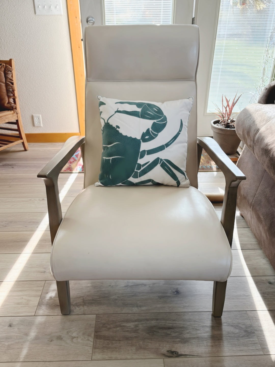 Chain-link Blue Crab Accent Pillow