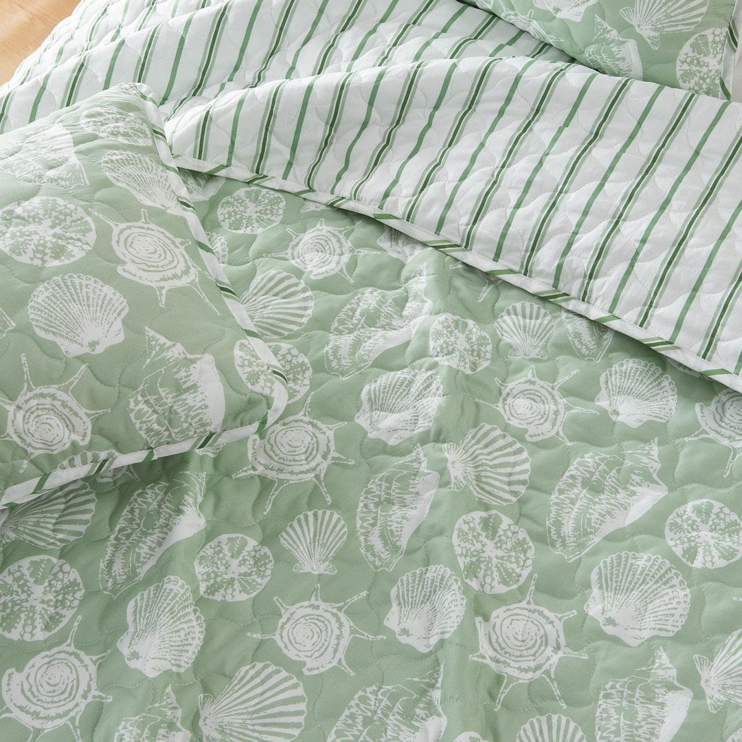 Seashell Green Reversible Quilt Set