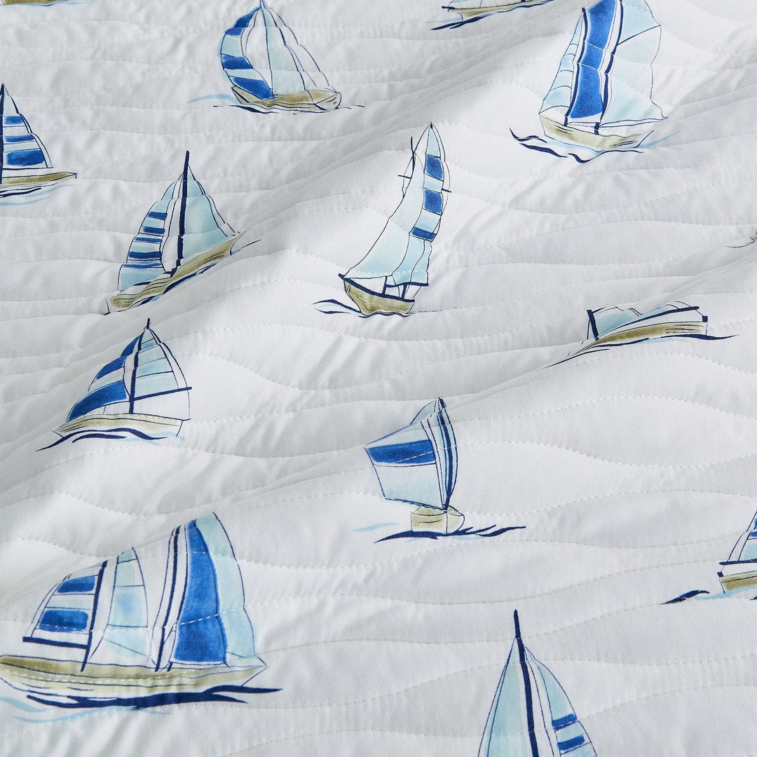 Sailboats Reversible Quilt Set